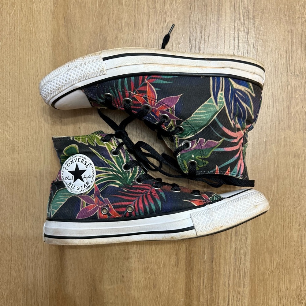 High Top Converse - Picture 4 of 9
